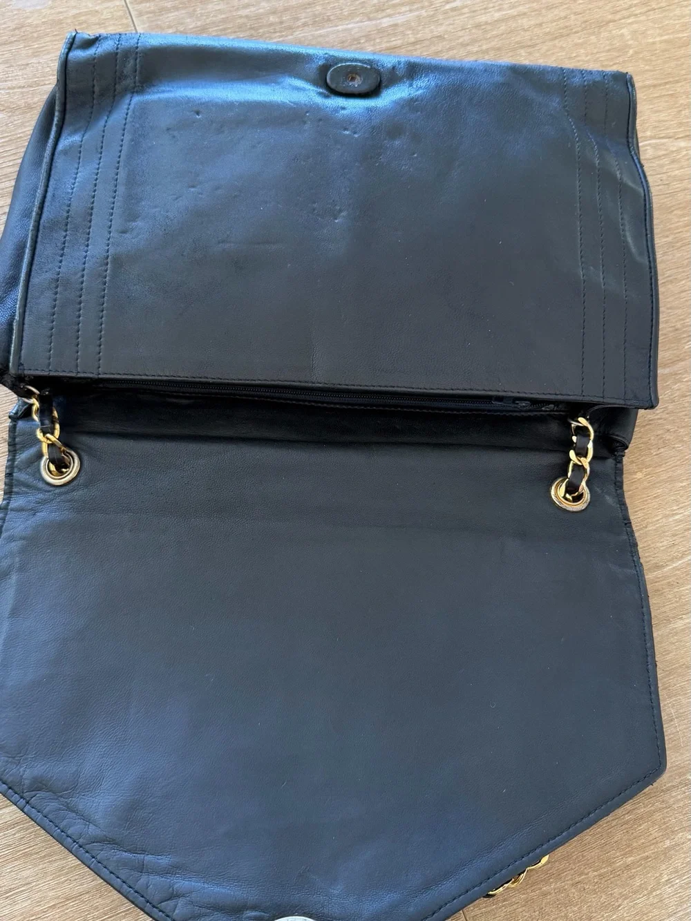 CHANEL shoulder bag